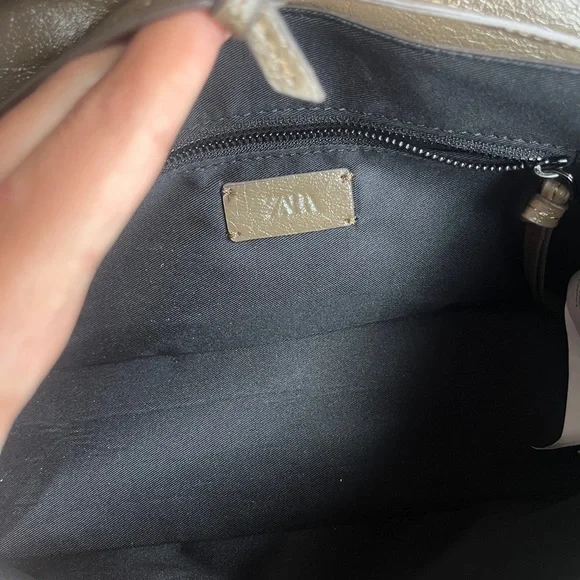 Zara Brown Shoulder Bag with Structured Design and Tassel Detail. New - Picture 4 of 5